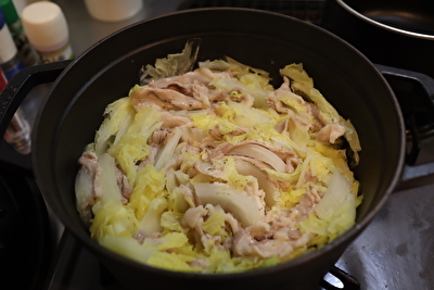 ストウブのラウンドココット22㎝で作った白菜と豚バラの重ね蒸し